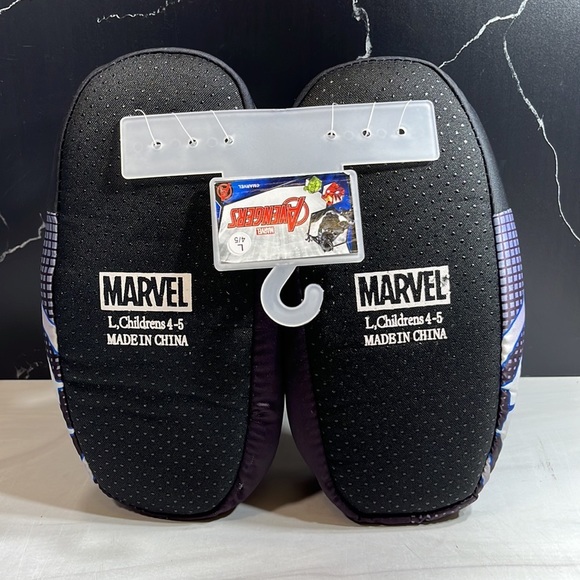 Marvel Avengers Kid’s Slippers Black/White sz 4/5(L) - Picture 7 of 7